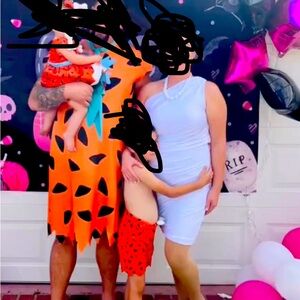 Flinstone Family Costumes! Comes with Wilma, Fred and baby pebbles